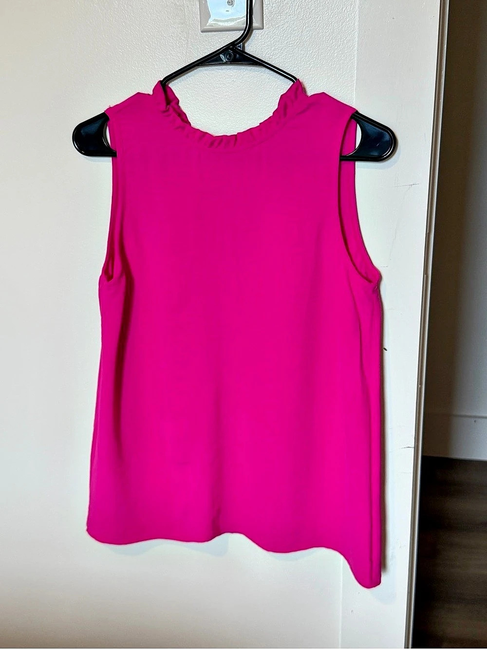 Ruffle Neck Sleeveless Top in Pink Size Small Like New